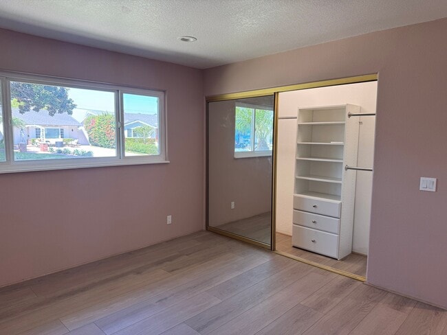 Photo - 2528 Bowdoin Pl