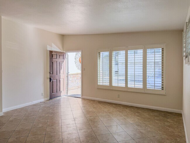 Photo - 1065 Belfast Ln