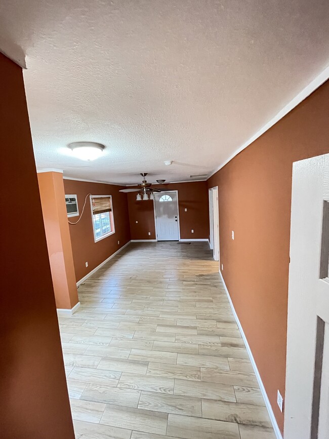 Master bedroom - 5890 Noble St