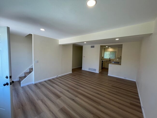 Building Photo - 8645 Mellmanor Drive Unit B