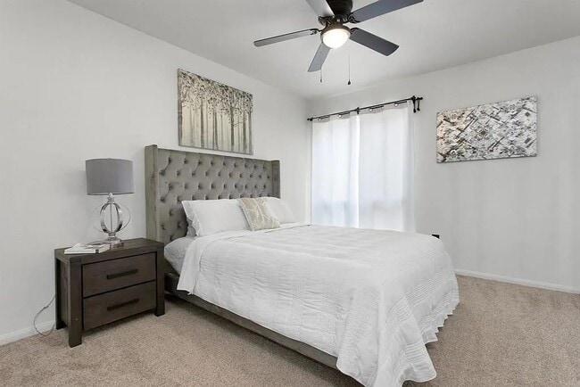 Photo - 830 W Lincoln Ave