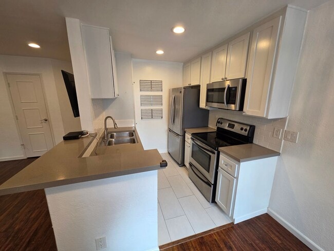 Photo - 1351 N Orange Dr Unit 109