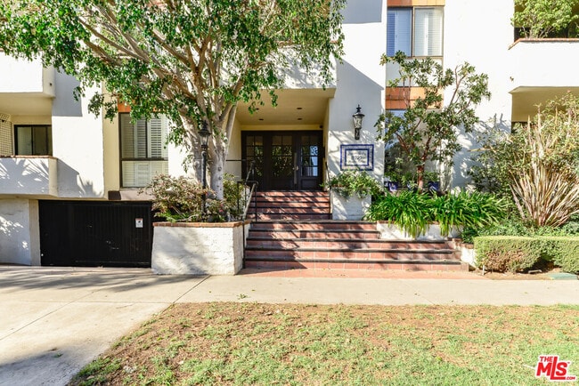 Building Photo - 11755 Montana Ave Unit 205