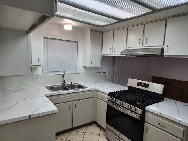 Building Photo - 33632 Pueblo Trail Unit B