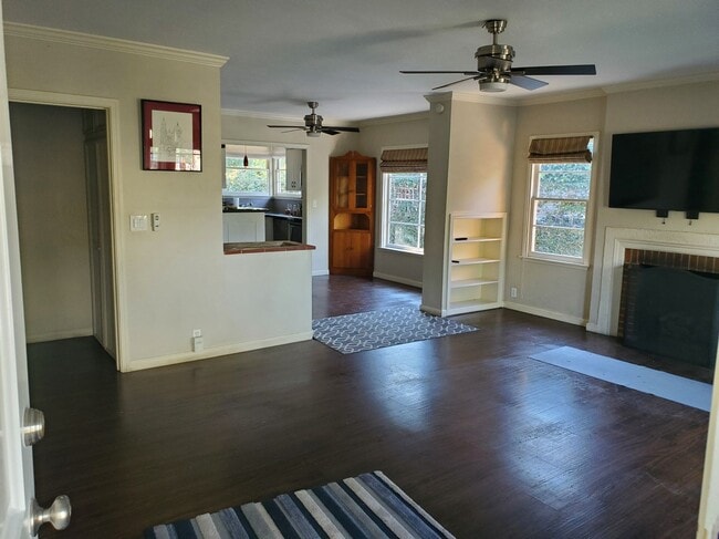 Photo - 621 Eaton Dr