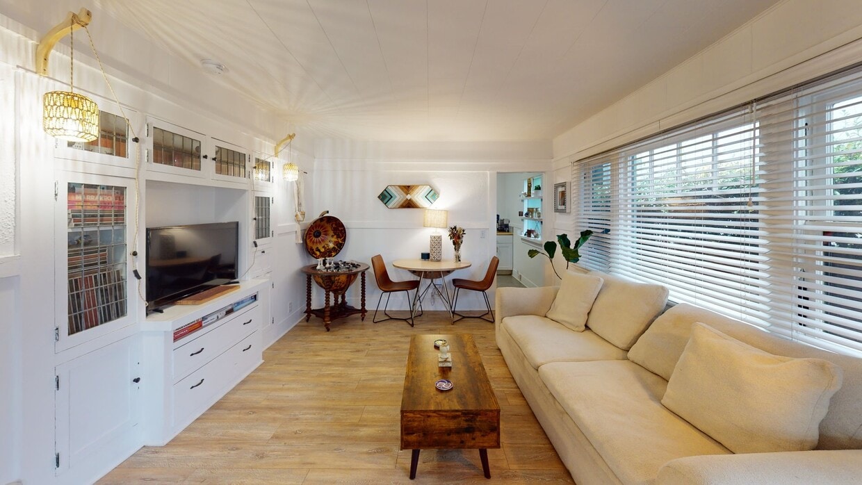 3D Tour - 575 Grand Blvd Unit A