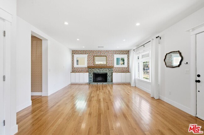 Photo - 137 E Ave 43