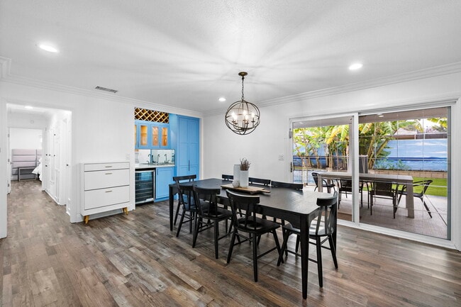 Photo - 1581 Baker St