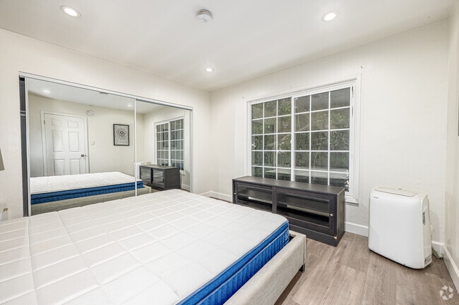 3BR 1BA - 700SF - Primary Bedroom - 859 N McCadden Pl