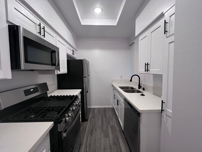 Photo - 1527 Veteran Ave