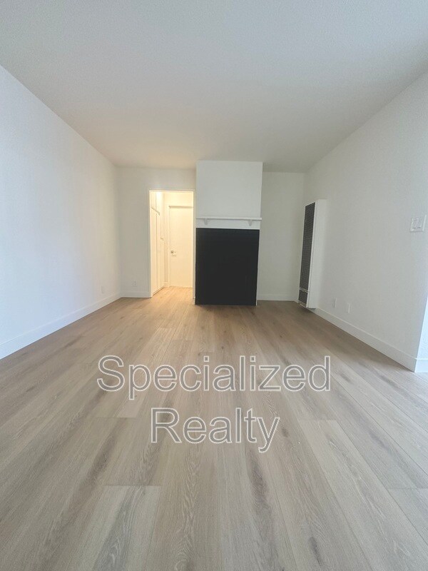 Photo - 14718 Sylvan St Unit 101