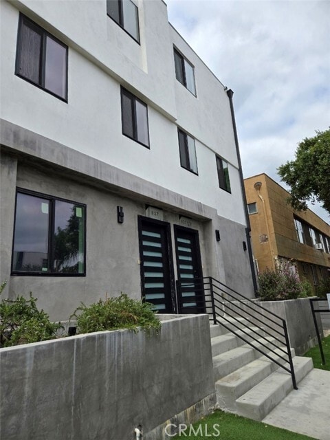 Photo - 837 N Harvard Blvd