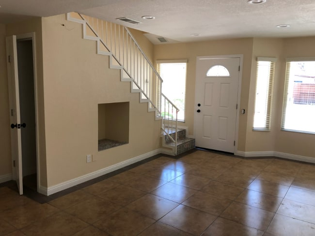 Photo - 365 Victoria St