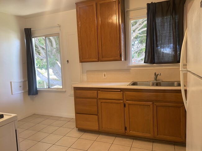 Building Photo - 5622 Kinston Ave Unit C