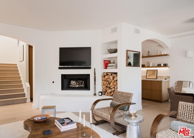 Building Photo - 6435 Zumirez Dr Unit 8