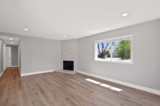 Photo - 16572 Tripp Cir