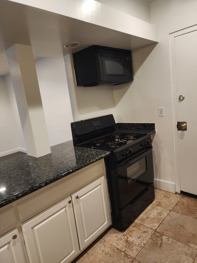 Photo - 5339 Newcastle Ave Unit 111