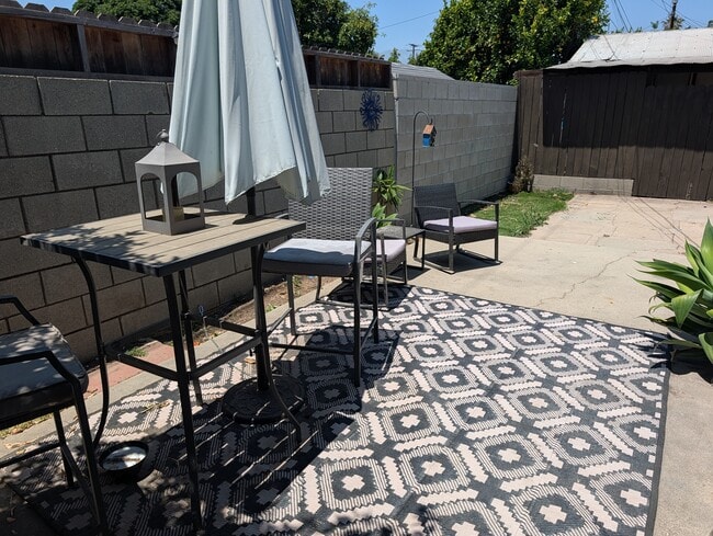Spacious back area with seating area - 565 N Valencia pl.