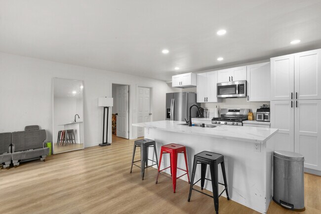 Photo - 6124 Pembroke Dr