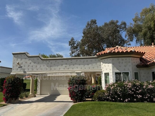 Photo - 269 Vista Royale Cir W