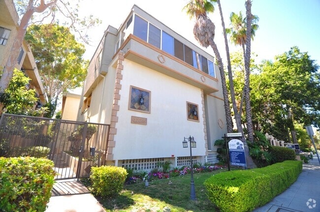 Building Photo - 4225 Mary Ellen Ave Rental