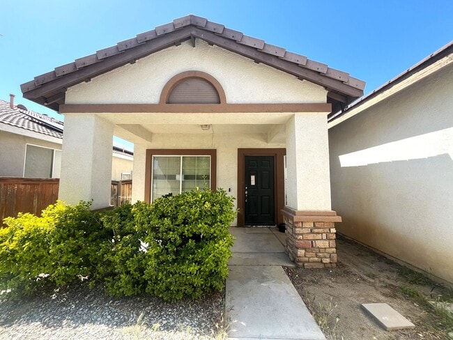 Building Photo - 5 bed, 2 bath located in Victorville, CA