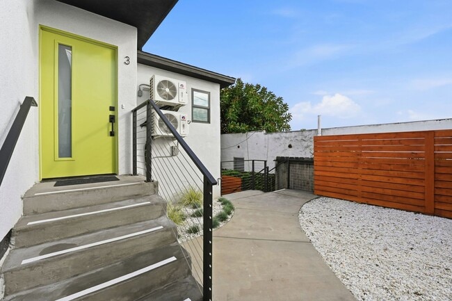 Building Photo - 2735 Broadway-3 Unit 3