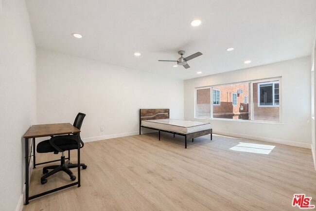 Photo - 1189 W 36th Pl Unit 2