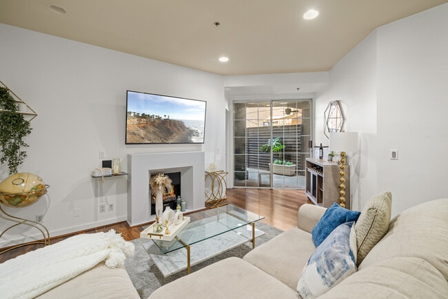 Photo - 585 N Rossmore Ave Unit 208