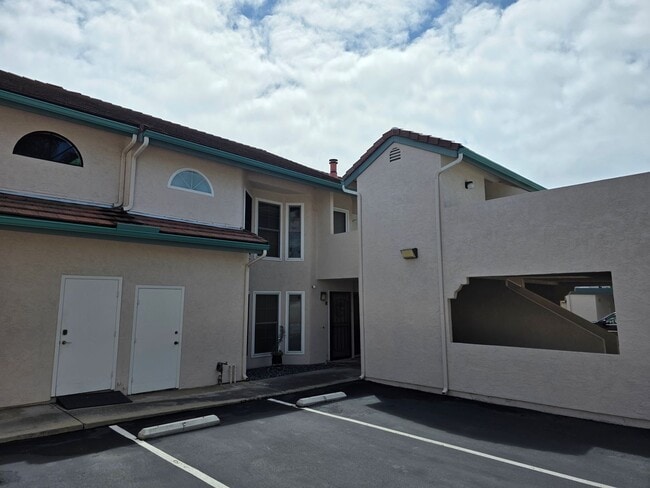 Building Photo - One month rental Fully furnished 1 bedroom...