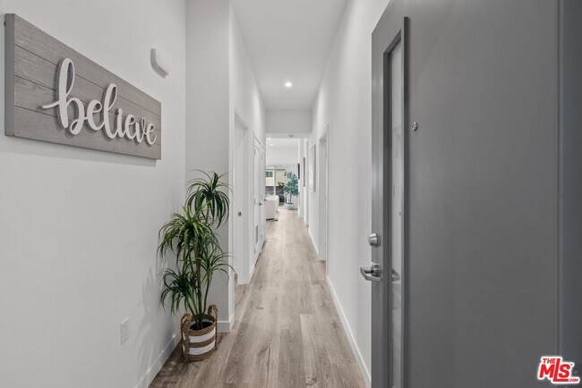 Photo - 5114 Cahuenga Blvd Unit 2