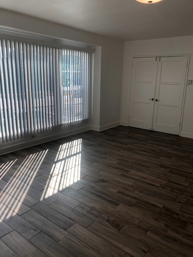 Photo - 5707 San Vicente Blvd