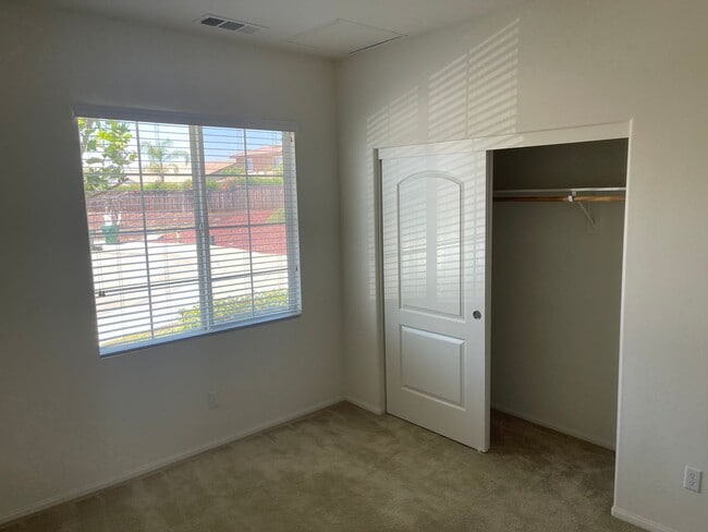 Photo - Spacious Two Story 5bd/3ba House