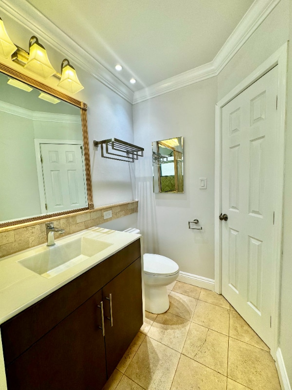 Photo - 1506 S Barrington Ave Unit 204