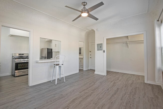 Photo - 121 N Kenmore Ave Unit 201