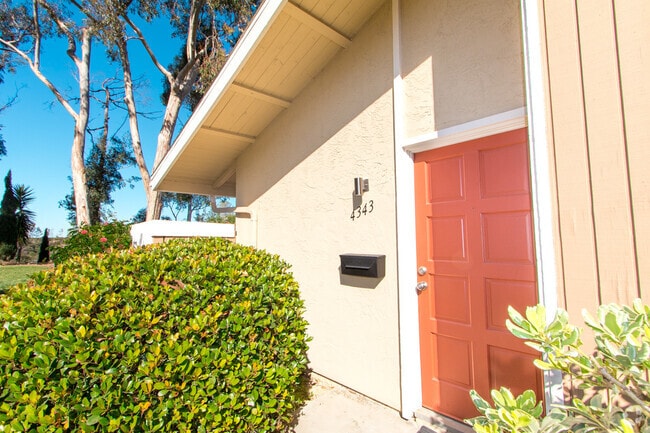 Building Photo - Elegantly Upgraded 2 Bed/1 Bath Condo in U...
