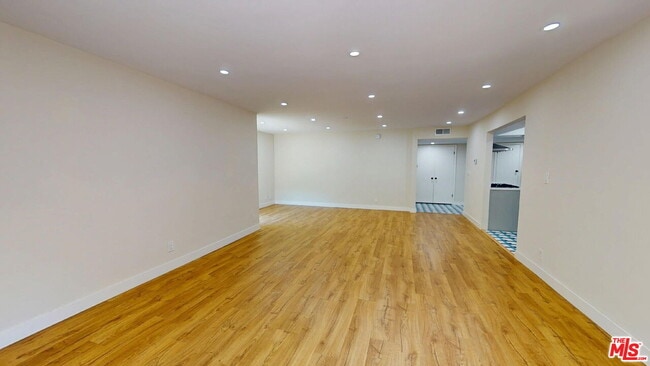 Photo - 6752 Hillpark Dr Unit 303