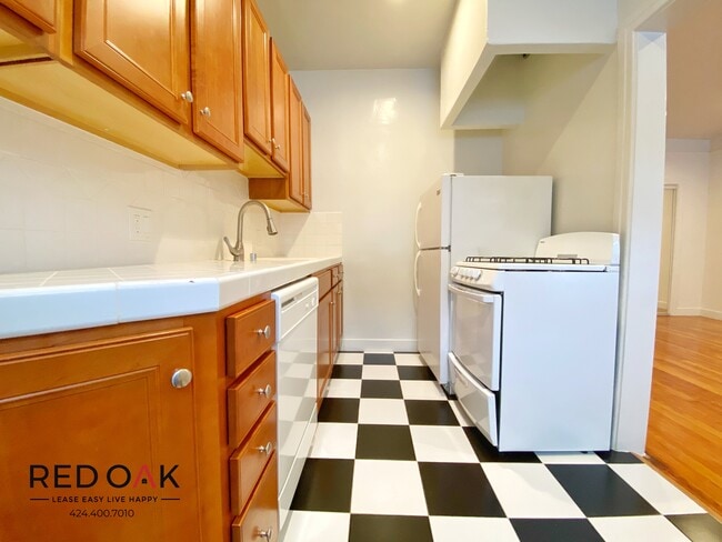 Photo - 1818 Whitley Ave Unit 106