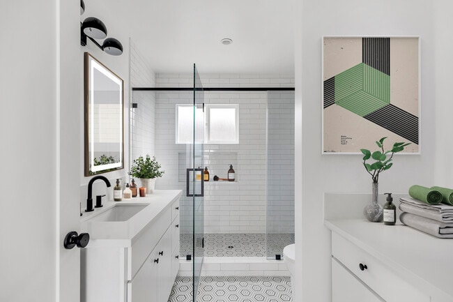 Photo - 5606 Lexington Ave