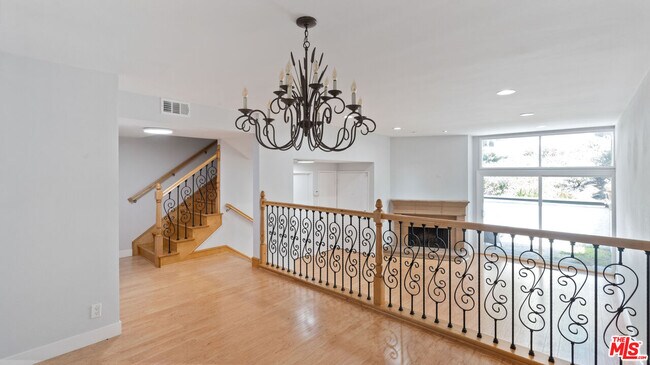 Photo - 1666 Palisades Dr