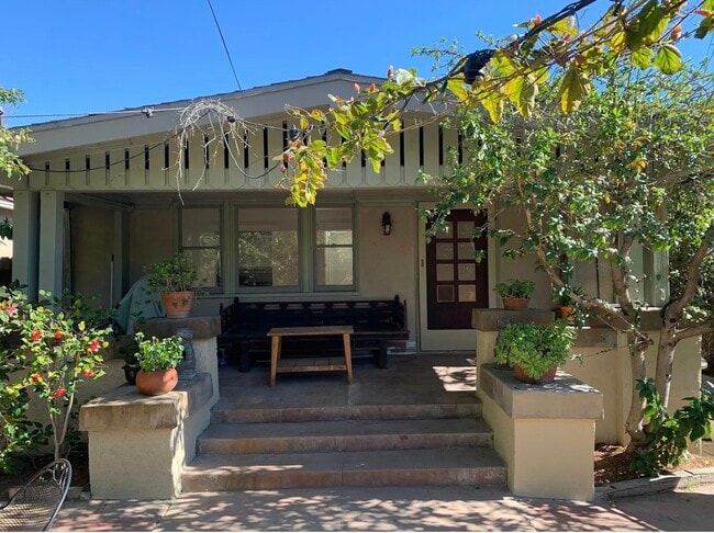 Building Photo - 1124 Manzanita St