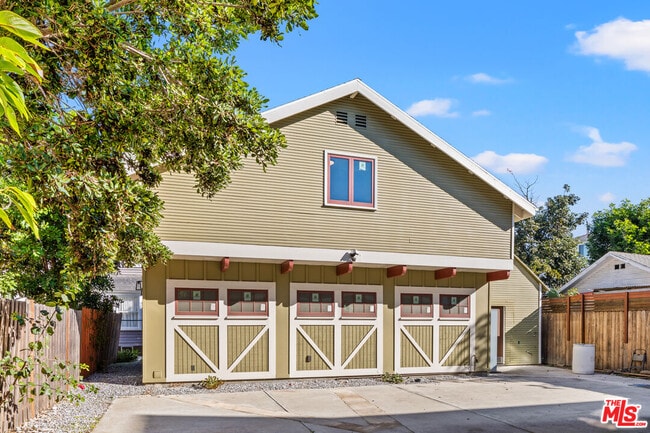 Building Photo - 929 W 23rd St Unit 931