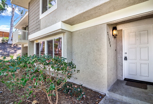 Photo - Live by the Lakeside -  Upgraded Spacious TOWNHOME in Lakeside Park