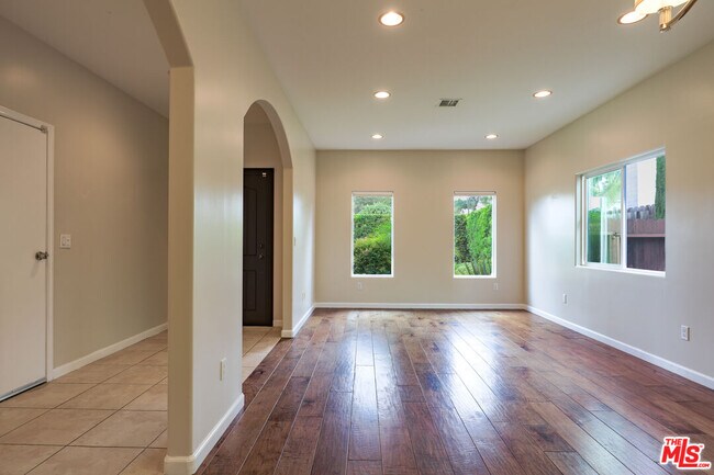 Photo - 2210 Manning Ave