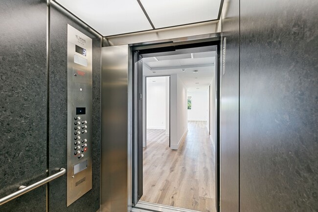 Photo - 10842 Victory Blvd