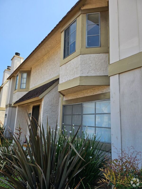 Building Photo - 1240 N Citrus Ave Rental