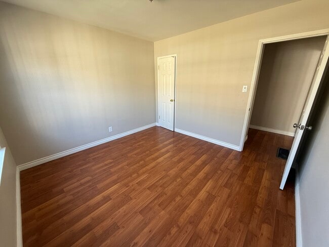 Photo - 1213 W Victory Blvd