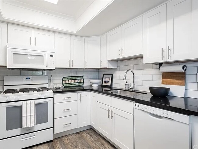 Building Photo - 24304 El Pilar Unit 104