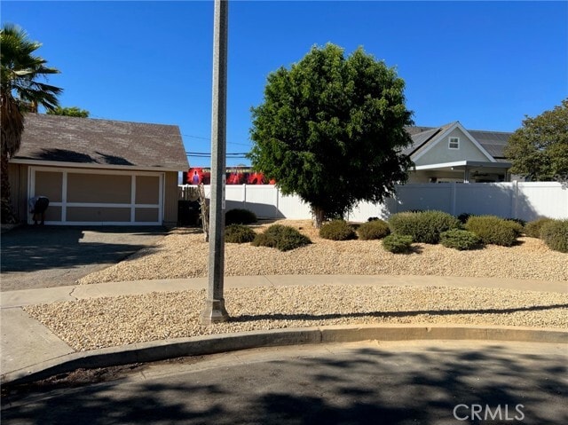 Photo - 421 Royal Cir