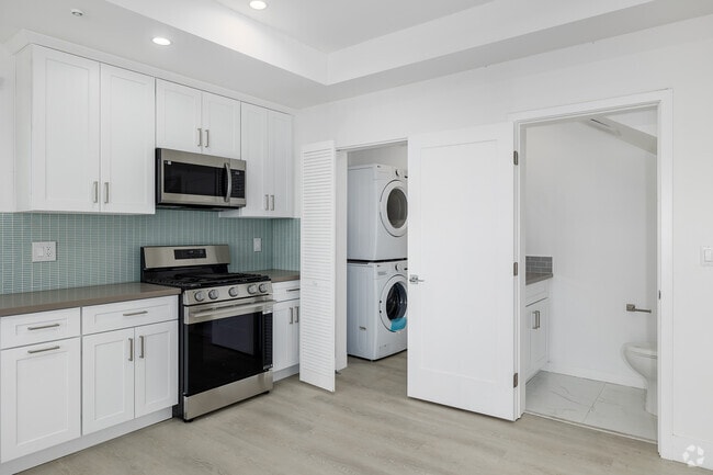 4BR, 4.5BA - 2,014SF - Kitchen & Laundry - 1301 E 27th St